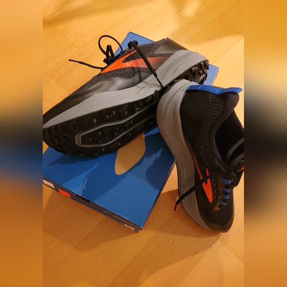 Brooks Running Shoes - Picture 3 of 3